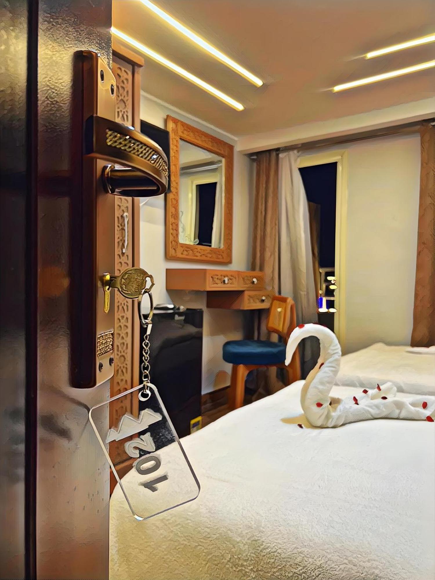 Hotel Pharaohs Pyramids Crypt 5*