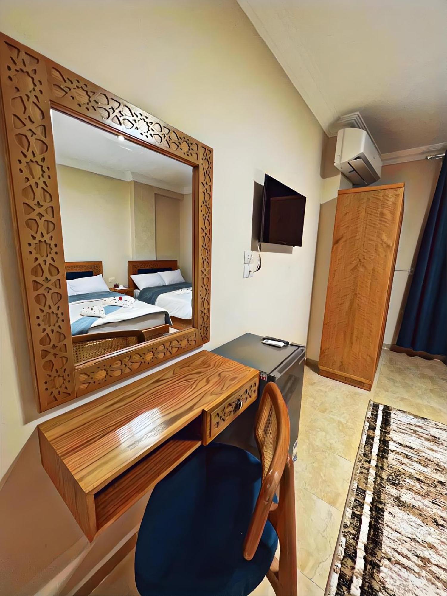 Pharaohs Pyramids Crypt Hotel 5*