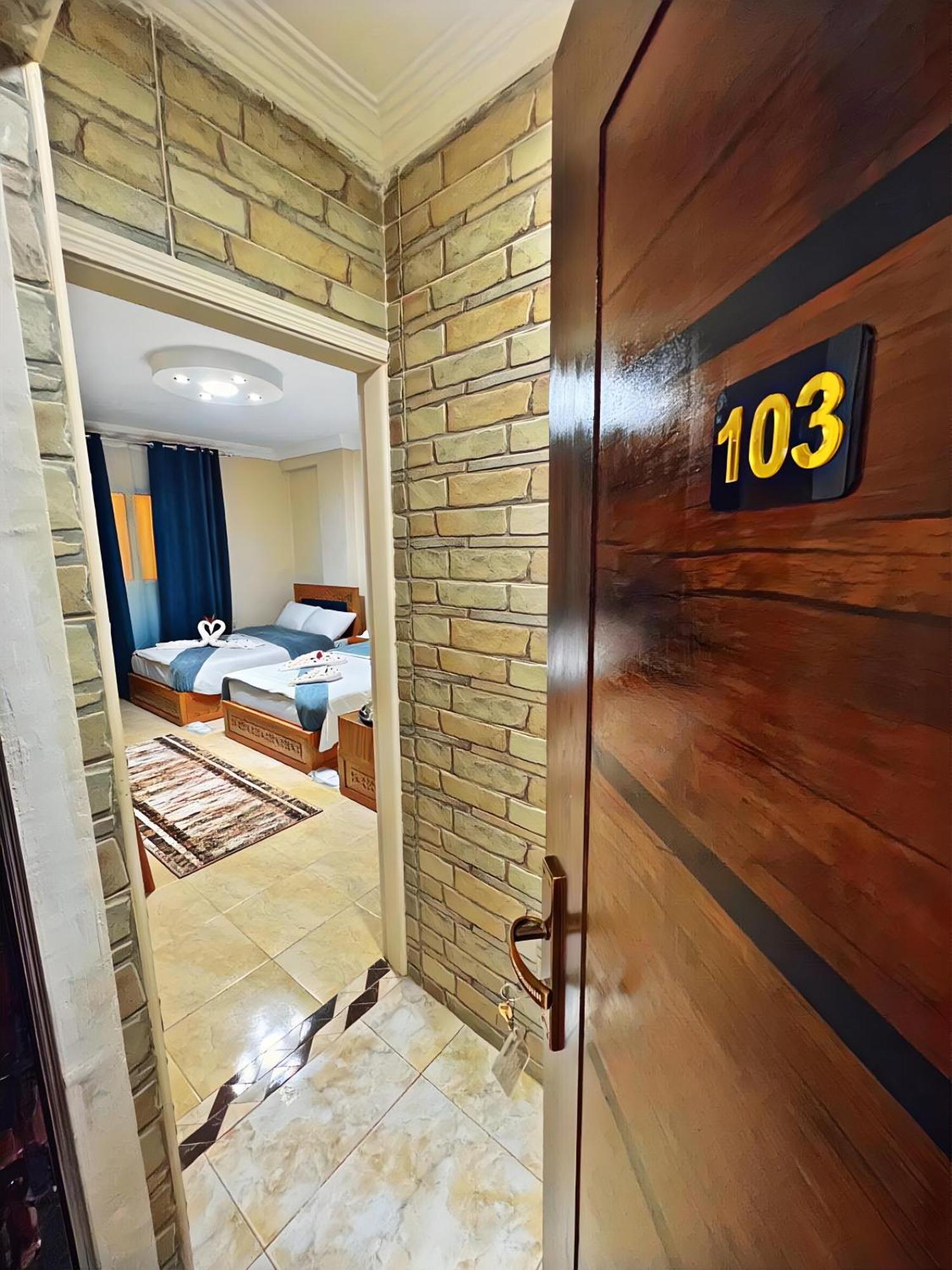 Hotel Pharaohs Pyramids Crypt 5*