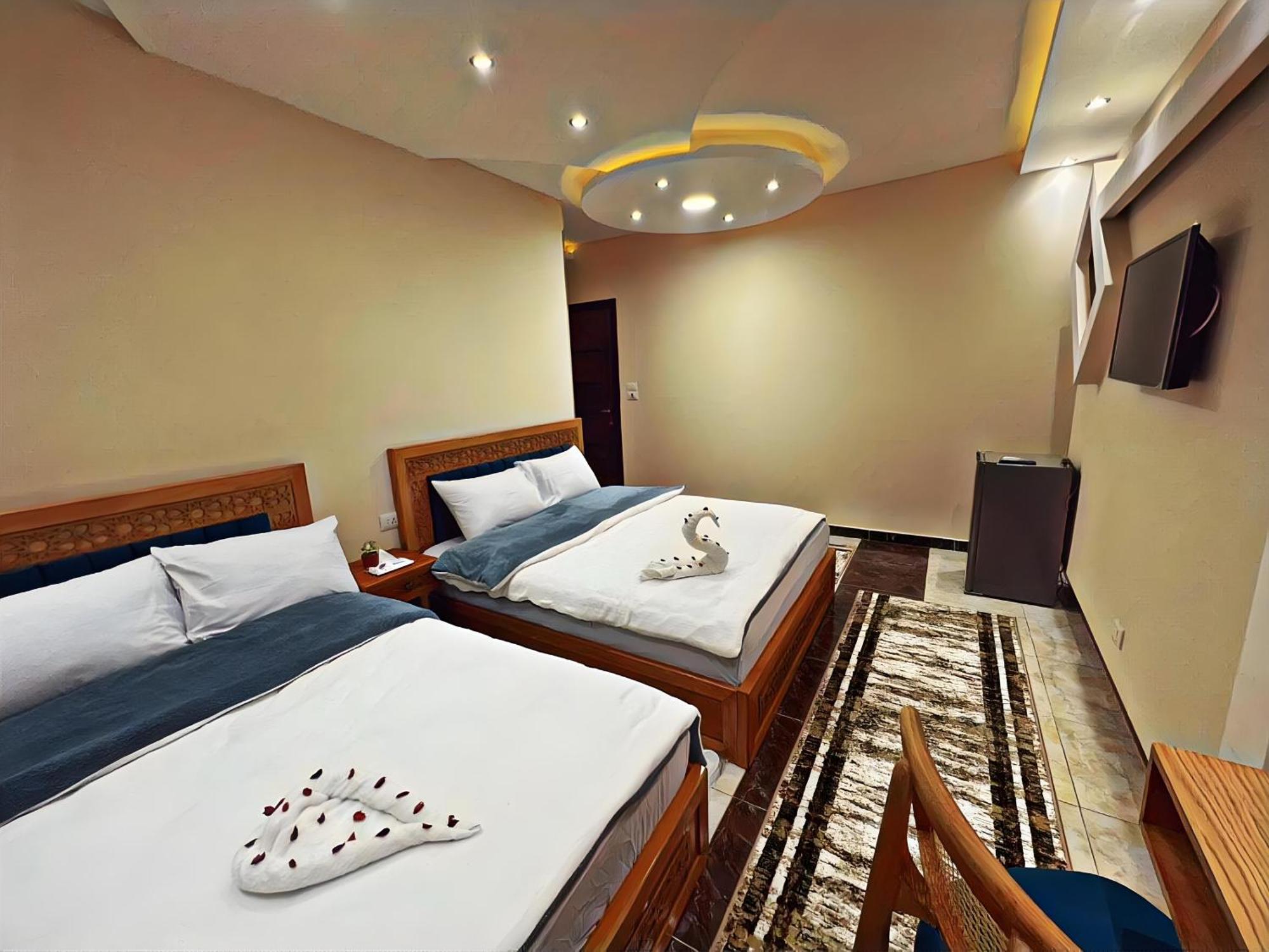 Pharaohs Pyramids Crypt 5* Cairo