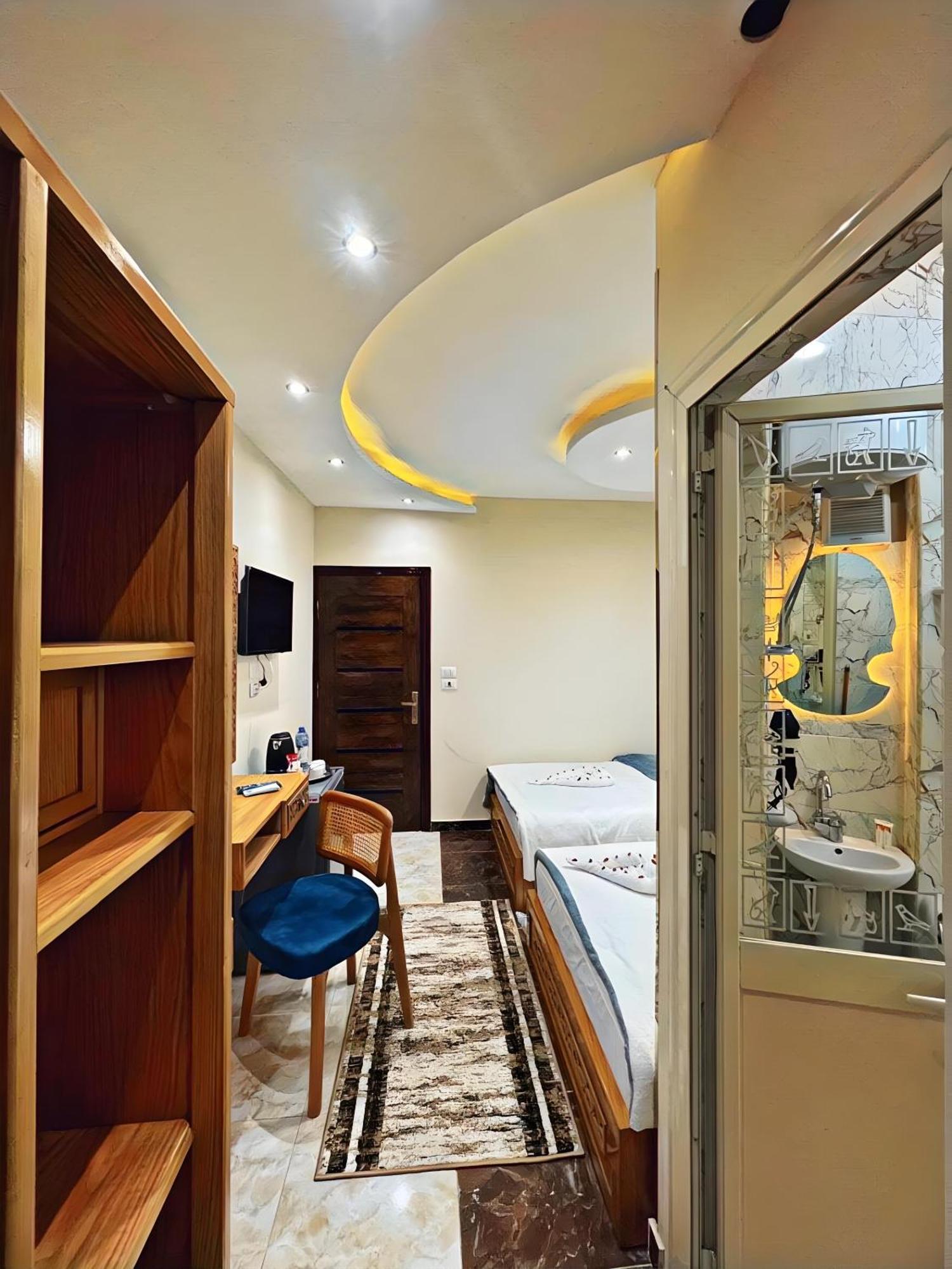Pharaohs Pyramids Crypt Hotel 5*